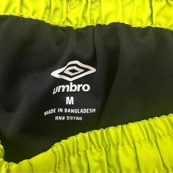 Umbro black shorts with a yellowish green trim size M - Picture 3 of 4